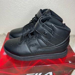 Boys size 4.5 Fila’s